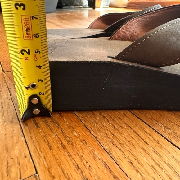 Like new Reef flip flops - Picture 5 of 5